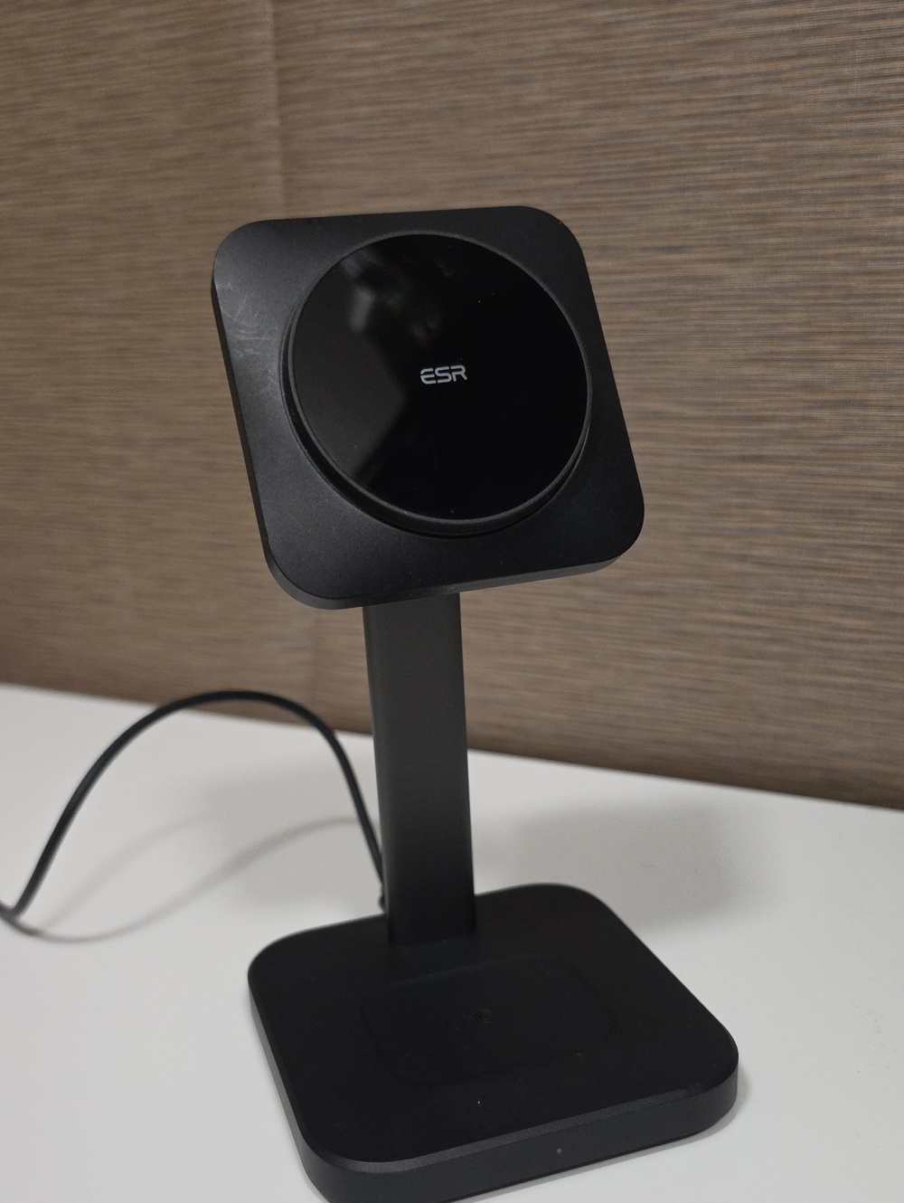Black Magnetic Wireless Charger Stand for Tablets & Phones